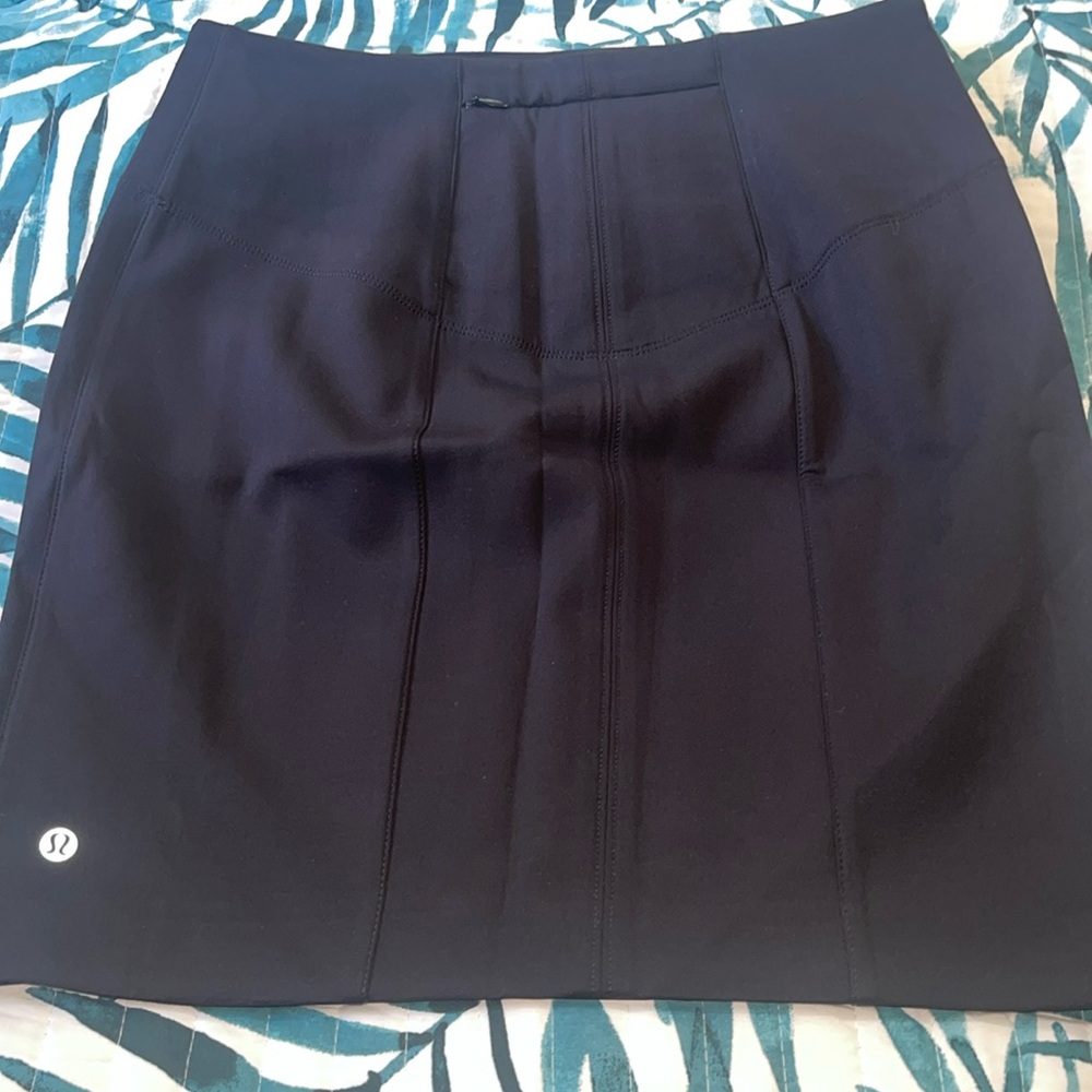 Lululemon skirt size 8